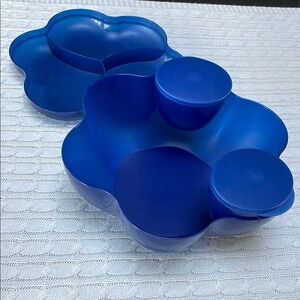 Tupperware Chip n Dip Bowl Serving Set Large Blue. 6 piece set. 14.5” bowl 2 dip